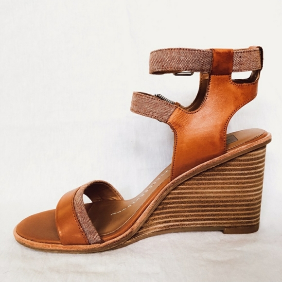 Dolce Vita Cassie Honey Brown Wedge Sandals - Picture 6 of 12